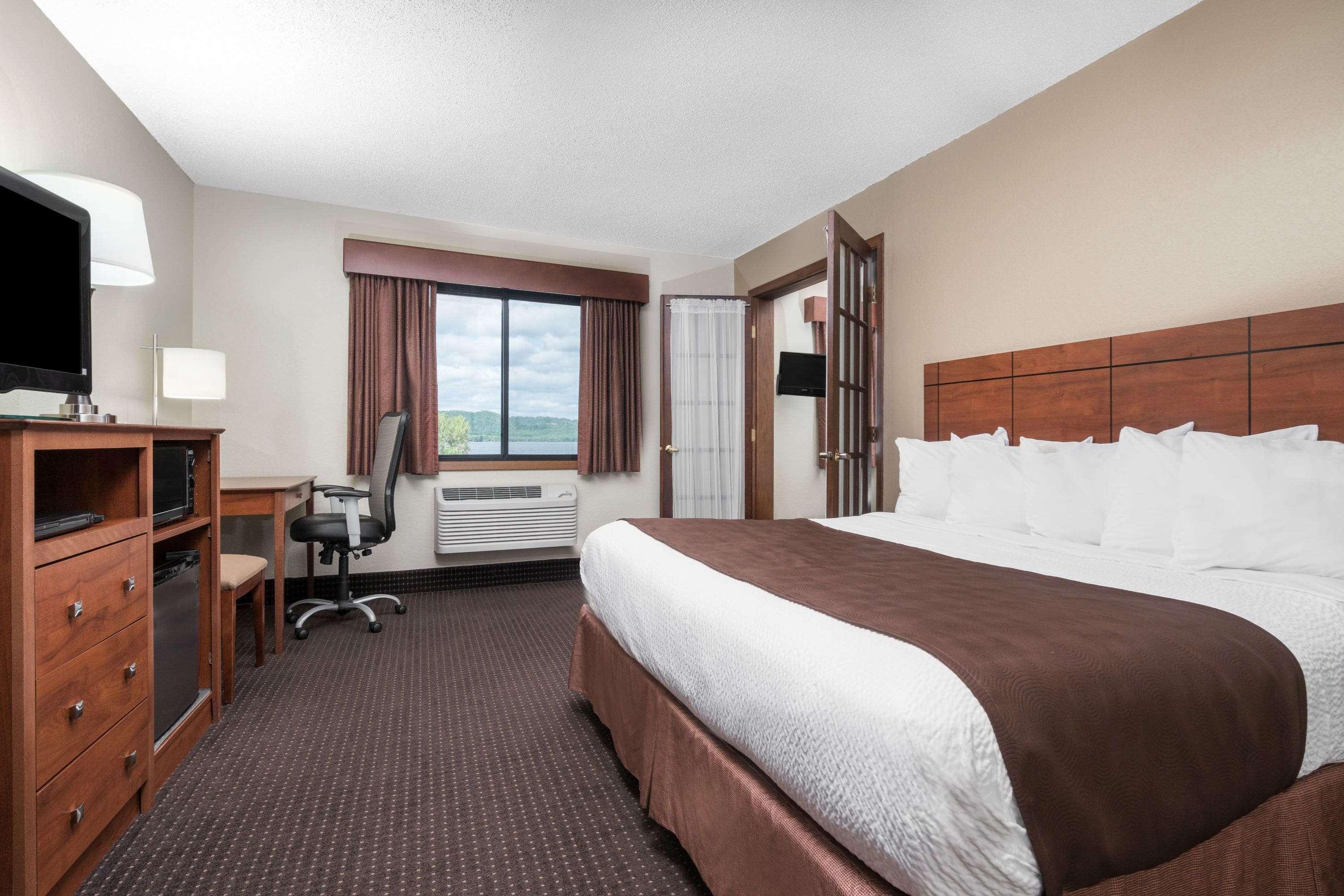 Americinn By Wyndham Lake City Экстерьер фото