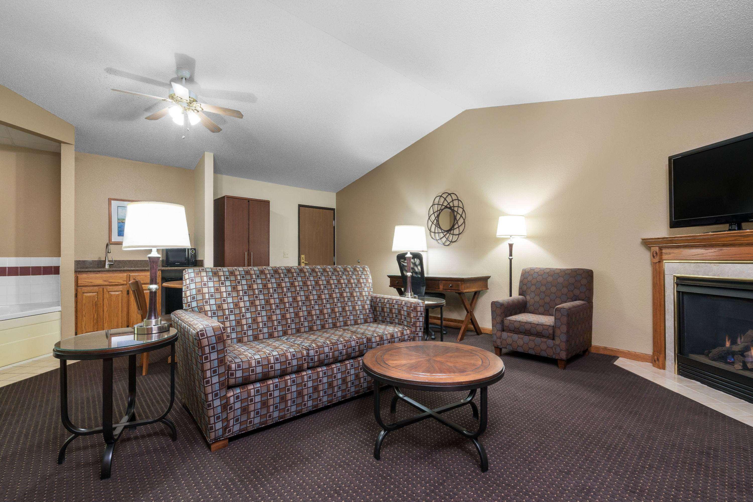 Americinn By Wyndham Lake City Экстерьер фото
